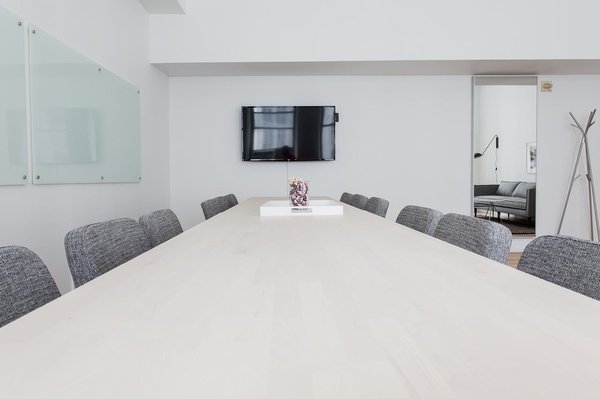 Des cloisons pliantes pour des espaces de travail modernes et flexibles