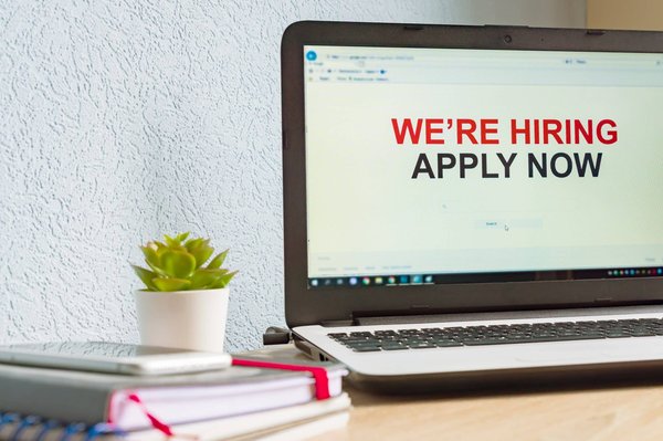Les sites d’offres d’emploi : qu’apportent-ils à chaque entreprise et candidat ?
